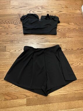 Free people SET black ruffle strapless top with V  AND Shorts Sz Medium